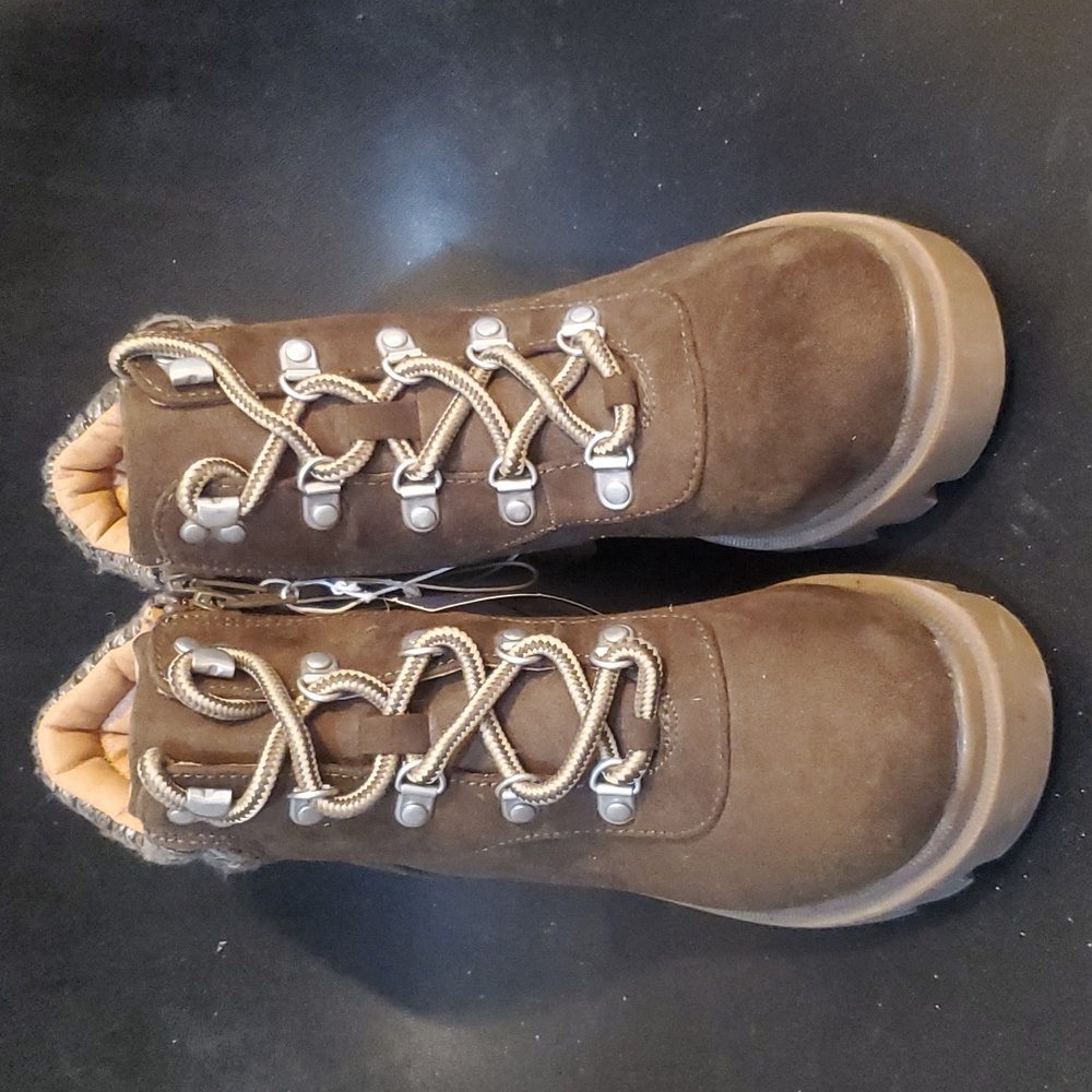 Army Green Universal Thread Boots